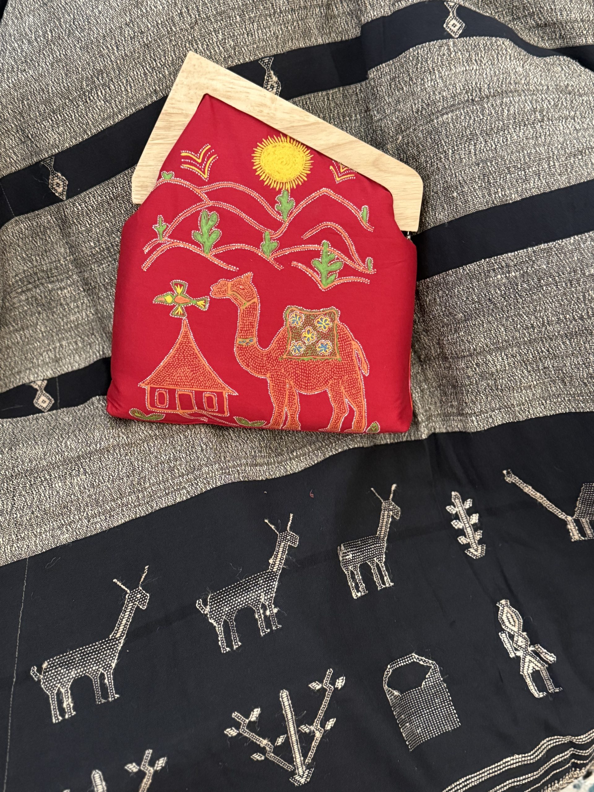 Cotton handbag with hand-painted camel Rogan art and wooden frame