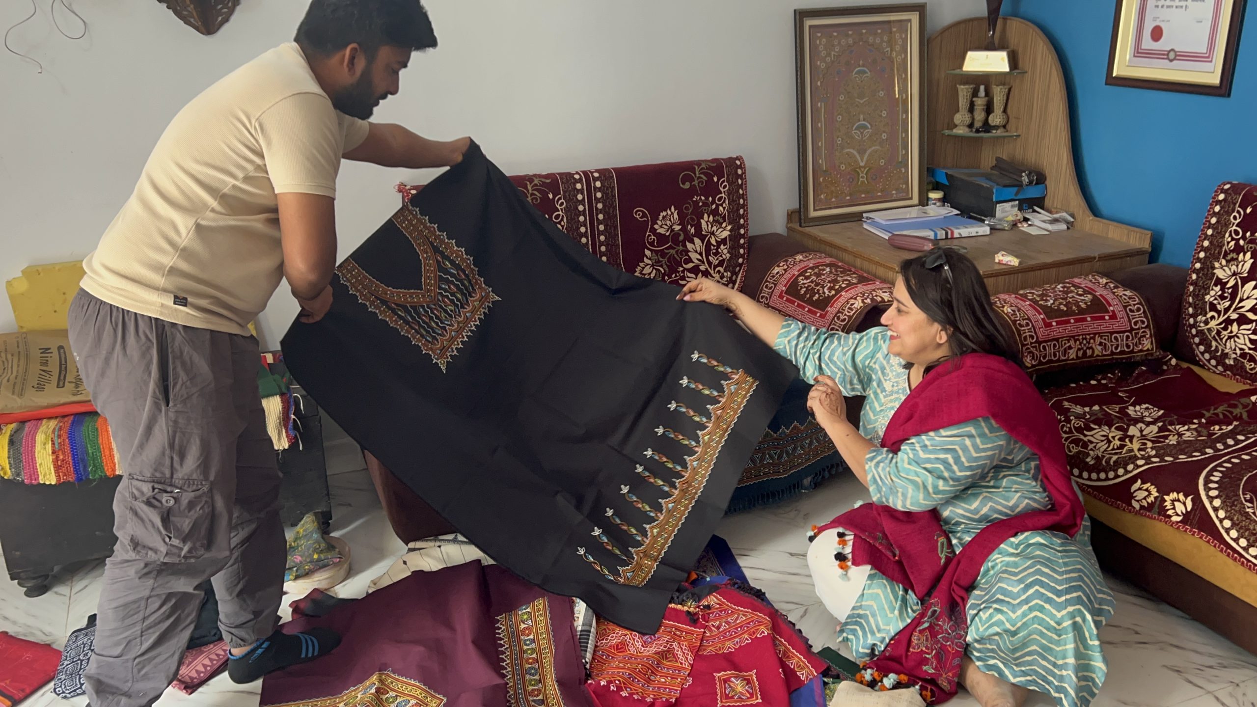 Sharing a textile inside an artisan workshop